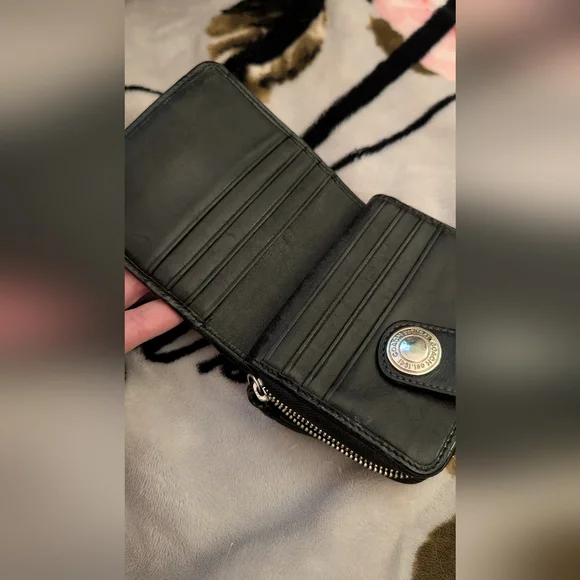 Vintage older style Coach wallet - Picture 2 of 7